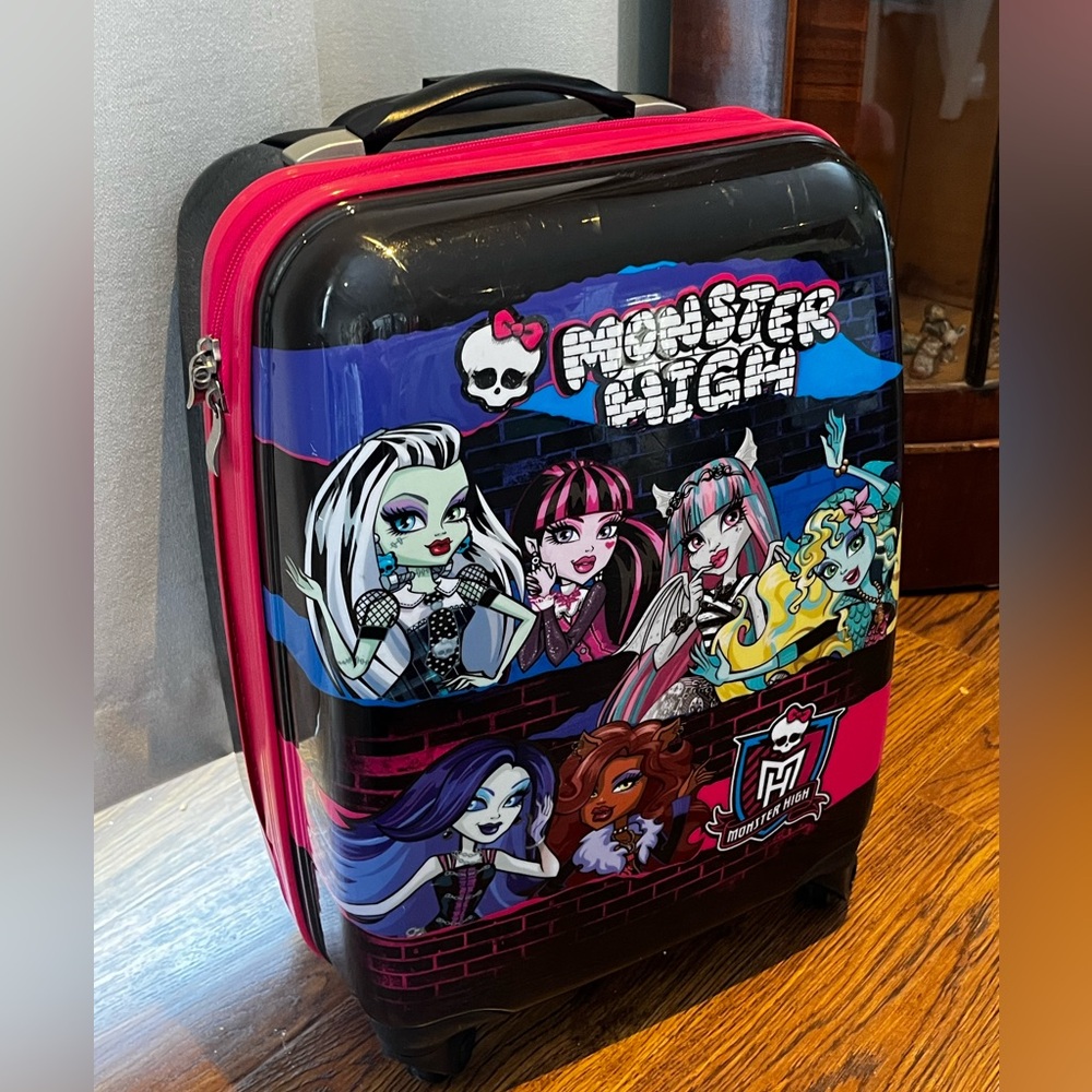 Monster High Hard Shell Rolling Mini Suitcase cary on luggage 2013